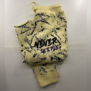 Never Settle Graffiti Paint Splatter Sweatpants Blue and Yellow size small